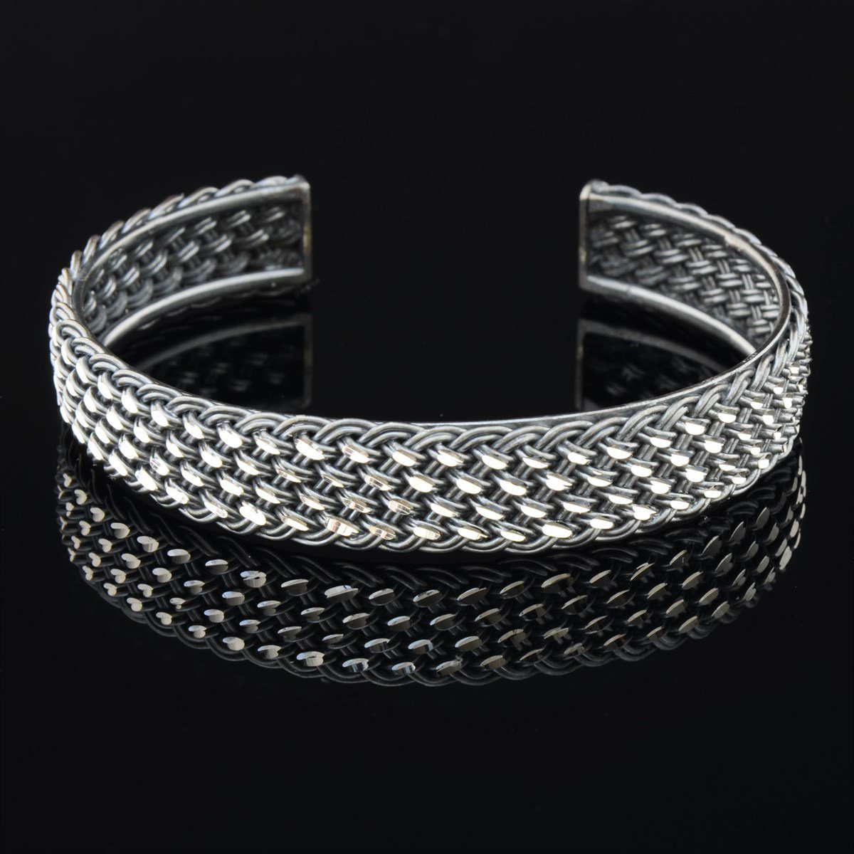 Premium Marcus Bangle
