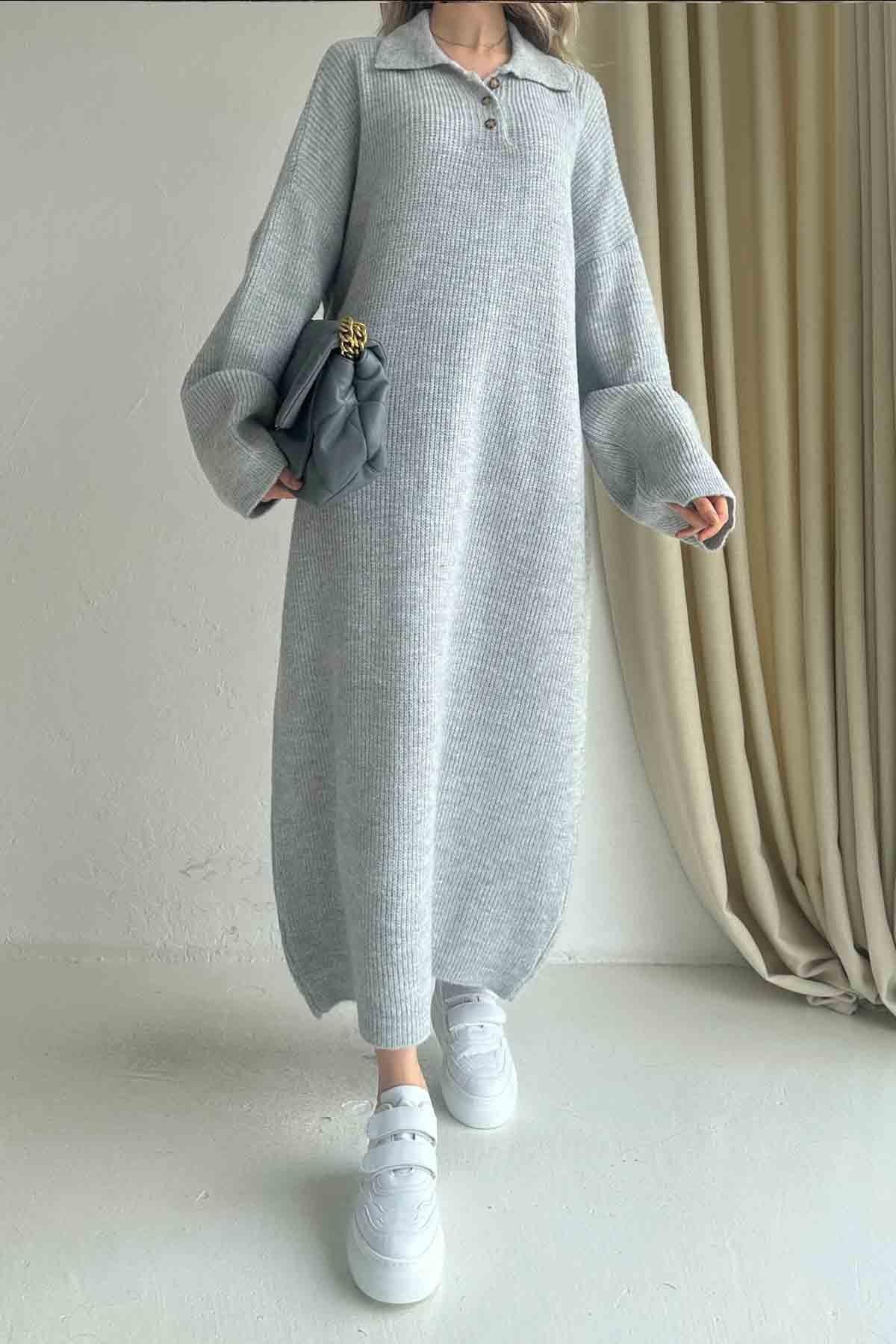 Yakası Düğme Detay Yumuşak Doku Oversize Gri Triko Elbise