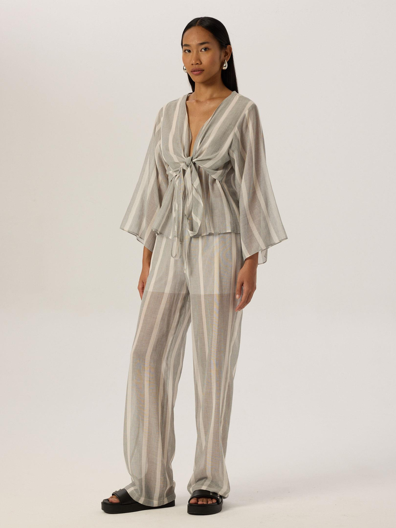 24SS103025 BELİ LASTİKLİ SALAŞ KESİM DÖKÜMLÜ PANTOLON Kategorisiz Modelleri