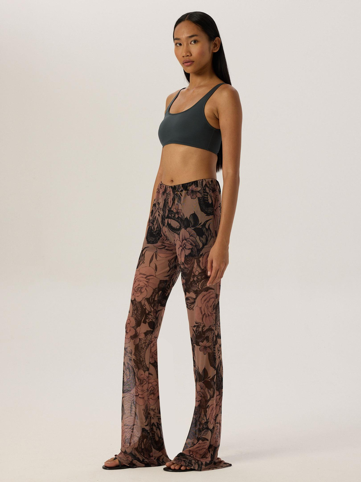 24SS103028 BELİ LASTİKLİ DESENLİ İSPANYOL PAÇA PANTOLON Kategorisiz Modelleri