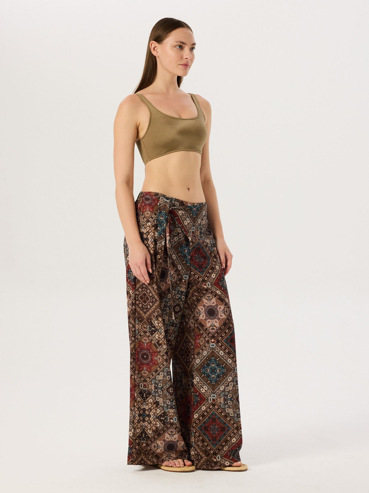 24SS103031 BELİ BAĞLAMA DETAYLI SALAŞ PANTOLON Kategorisiz Modelleri