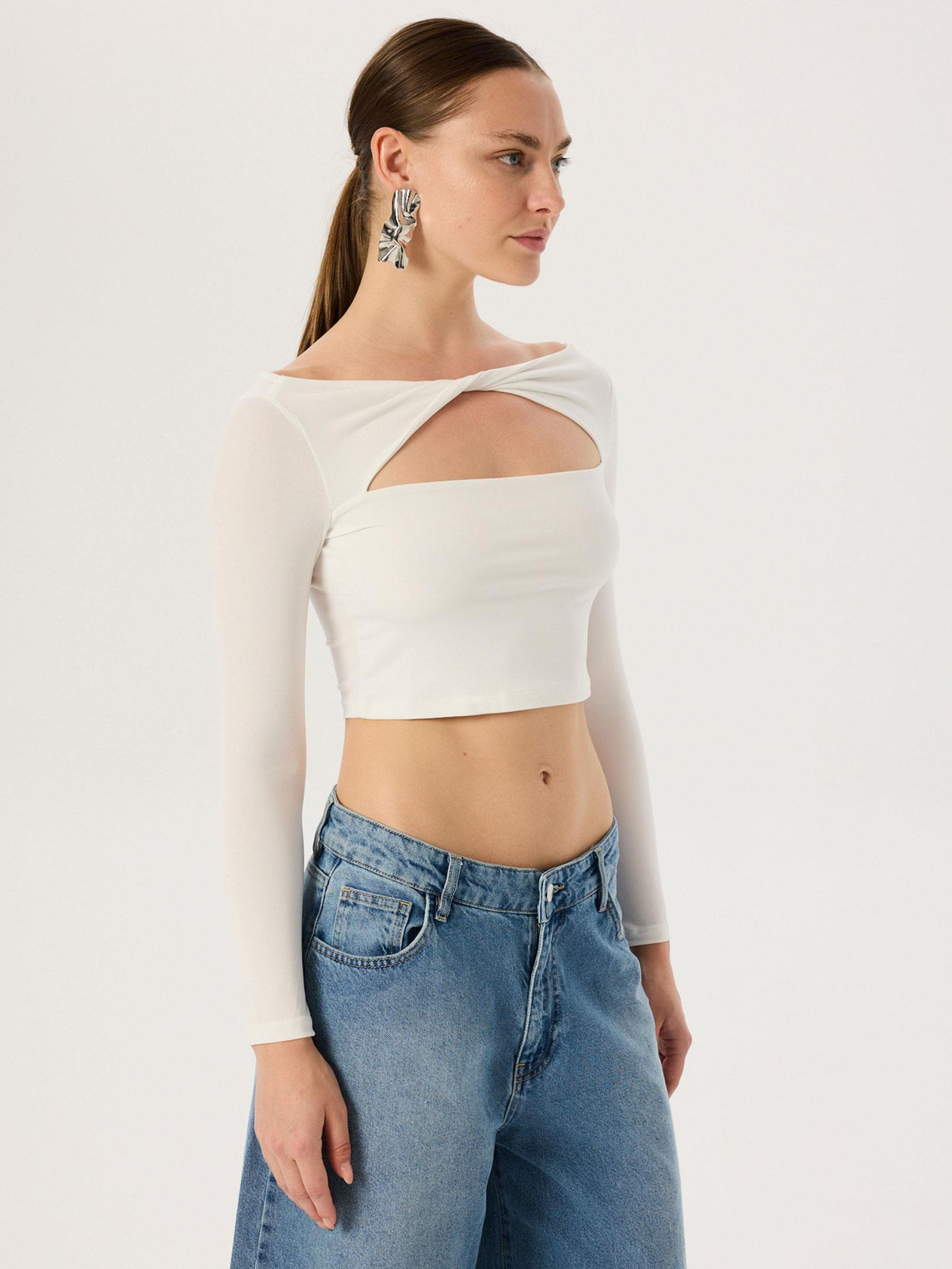 Cut Out Detaylı Uzun Kollu Body - Ekru Body Modelleri