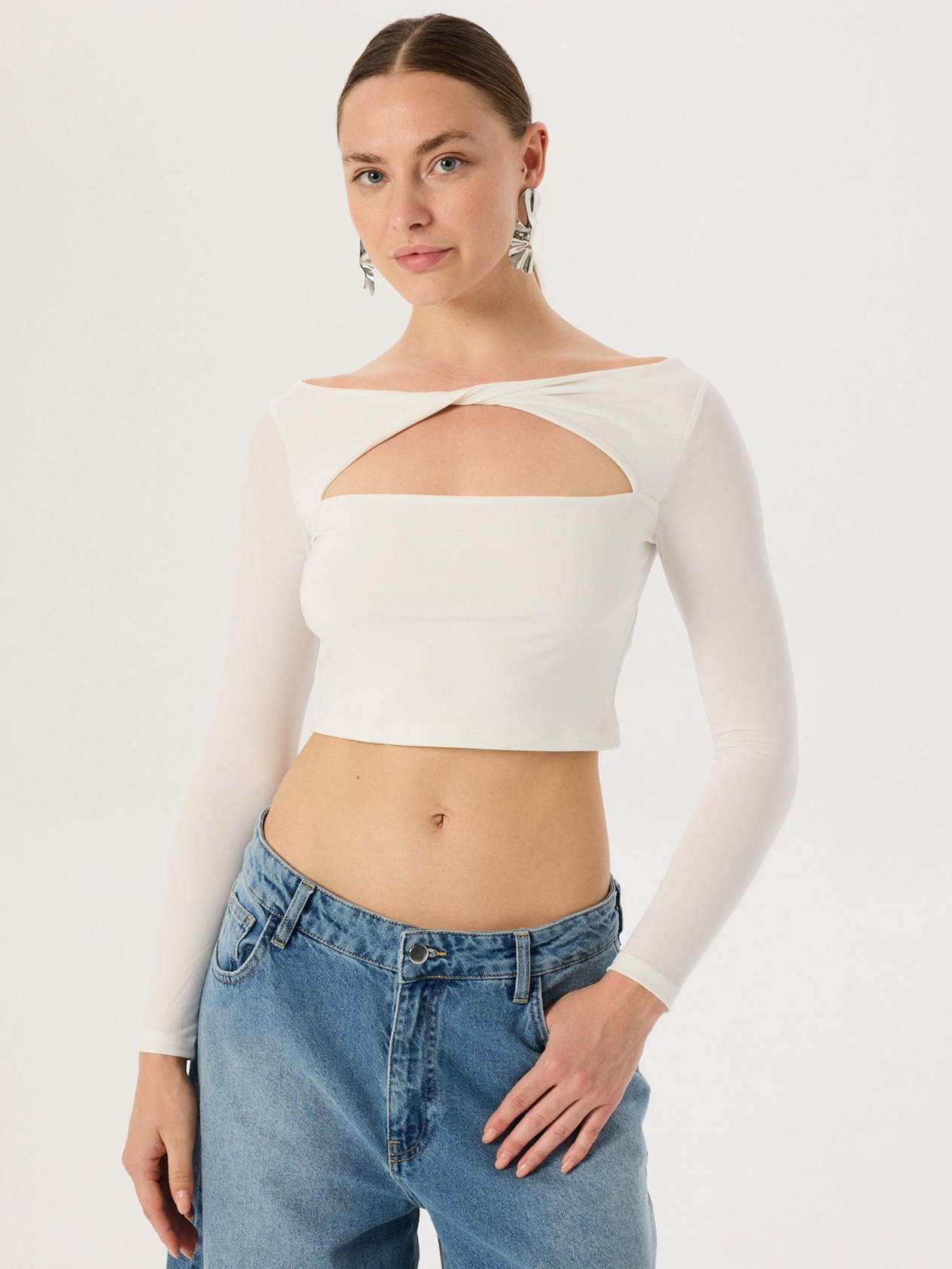 Cut Out Detaylı Uzun Kollu Body - Ekru Body Modelleri