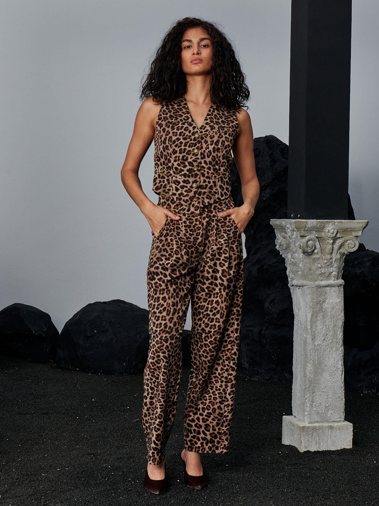 Leopard Print Elegant Vest with Antique Gold Buttons Kategorisiz Modelleri