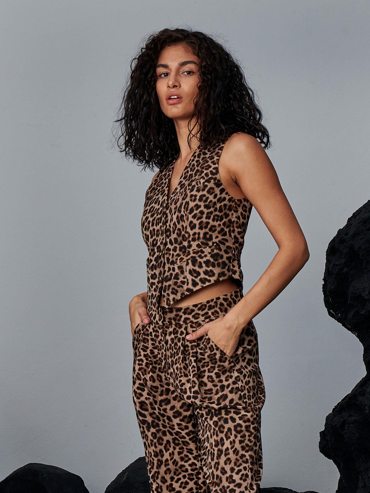 Leopard Print Elegant Vest with Antique Gold Buttons Kategorisiz Modelleri