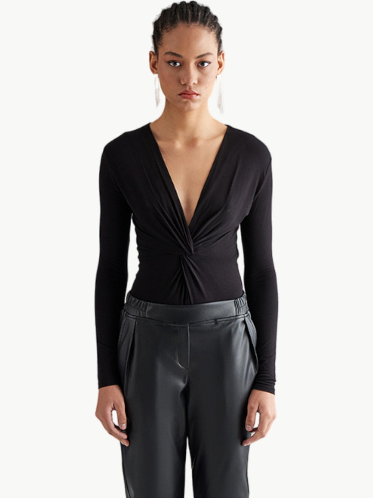Önü Burgu Detaylı Uzun Kol İkonik Body - Siyah Body & Bluz Modelleri