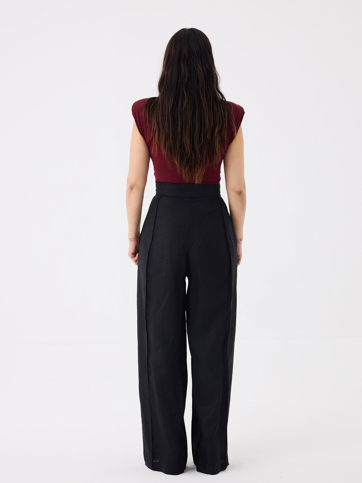 Önü Burgu ve Omuzları Vatka Detaylı Kolsuz İkonik Body - Bordo Body Modelleri