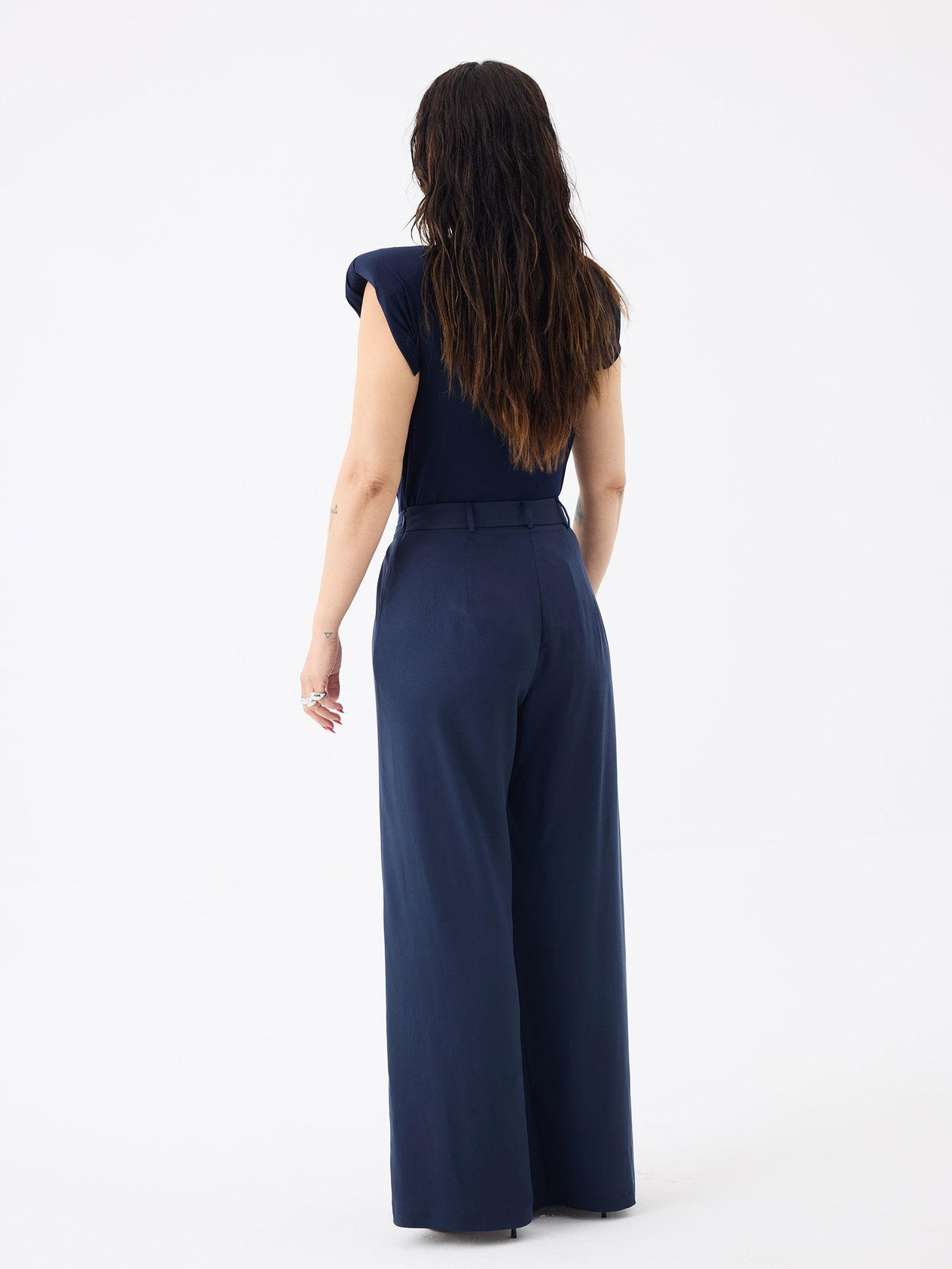 V Yakalı Önü Büzgülü ve Omuzu Vatka Detaylı Body - Lacivert Body Modelleri