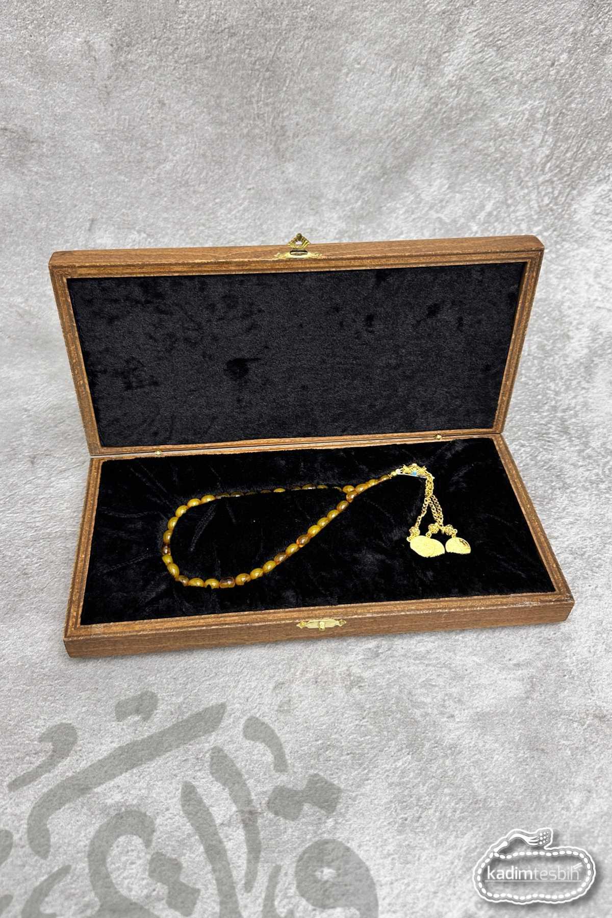 Gömme Kutulu 925 Ayar Gold Gümüş Püsküllü Orta Boy Beyzi Kesim Sıkma Kehribar Tesbih