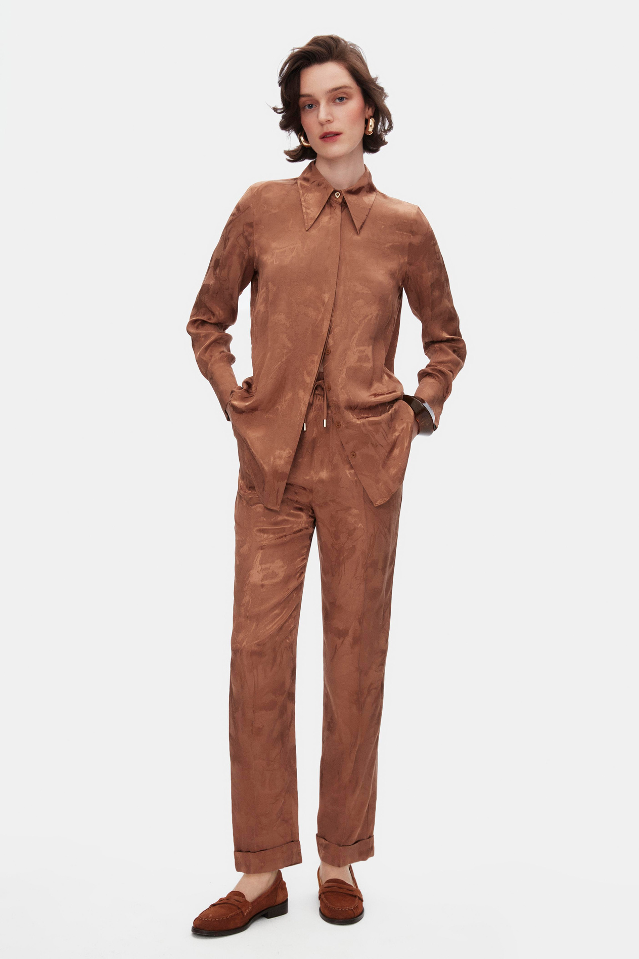 BEIGE JAKARLI GÖMLEK PANTOLON TAKIM
