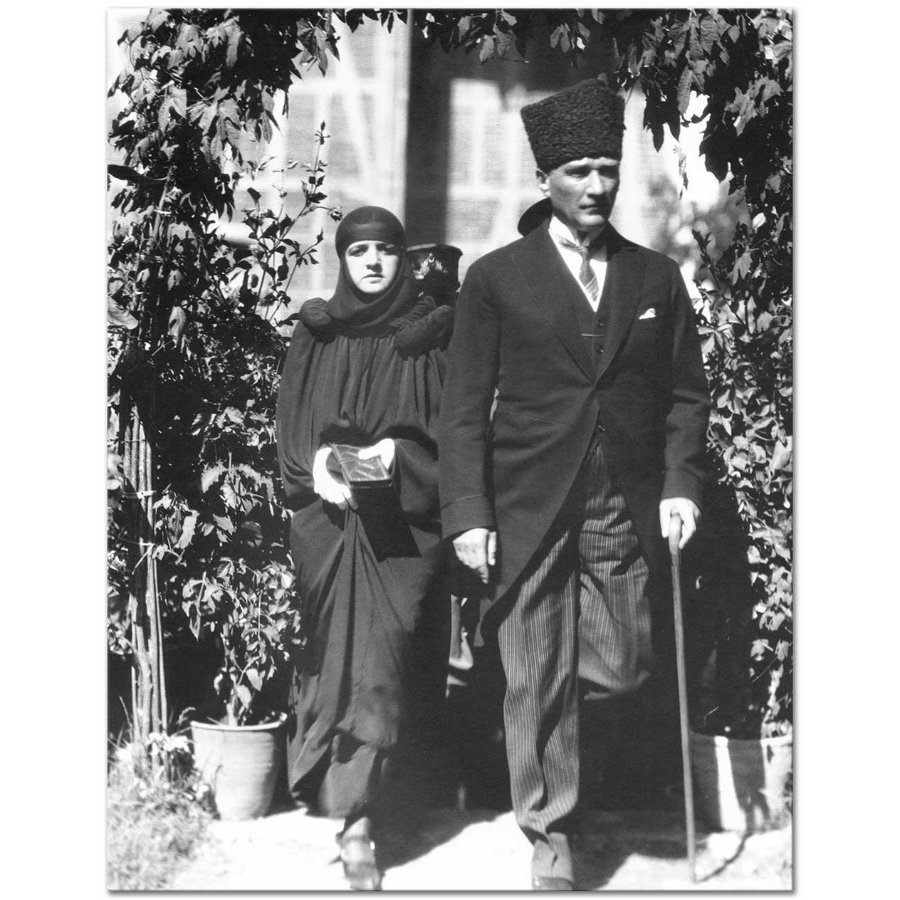 Atatürk Eşi Latife Hanımla Kanvas Tablo