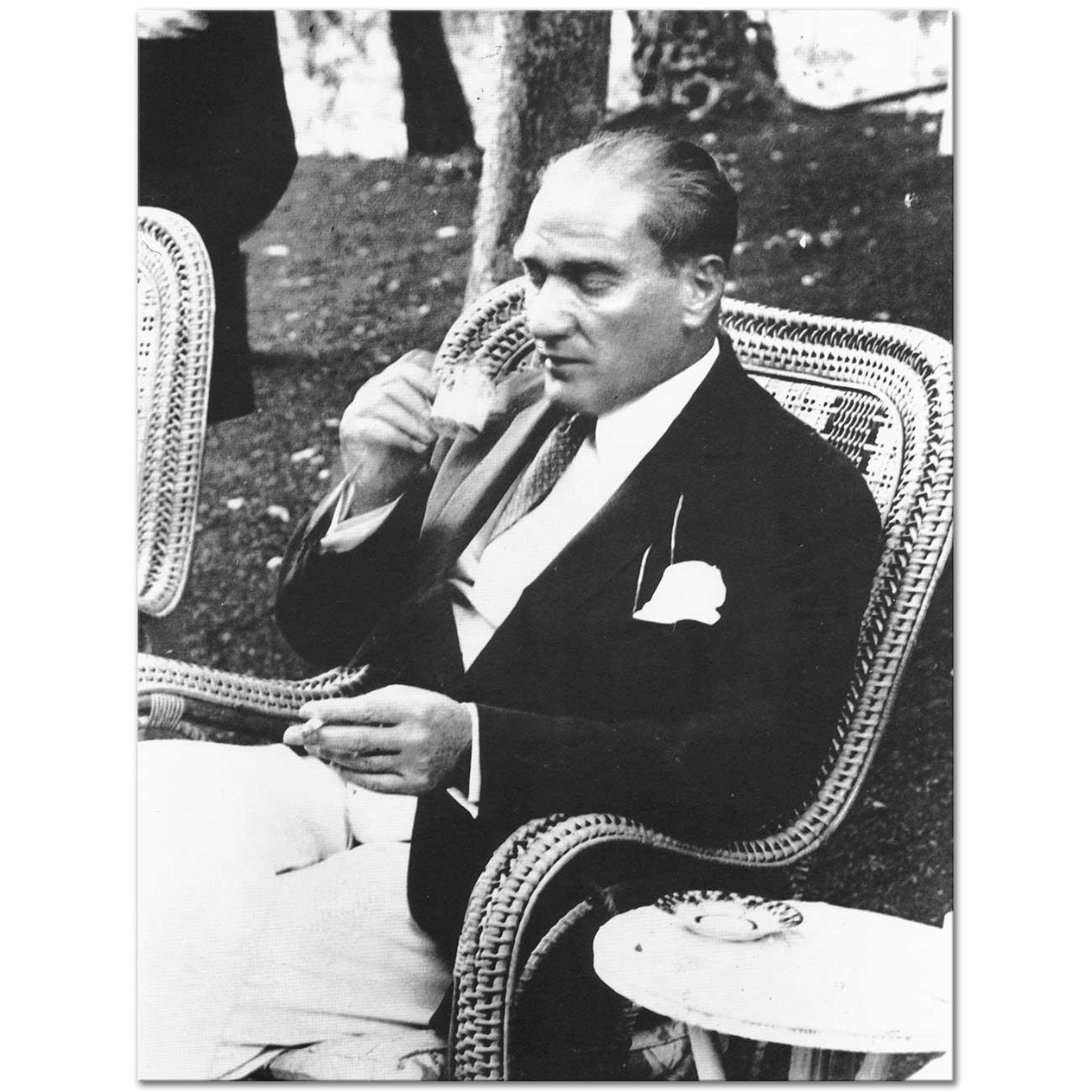 Atatürk Kahve İçerken Yalova Kanvas Tablo