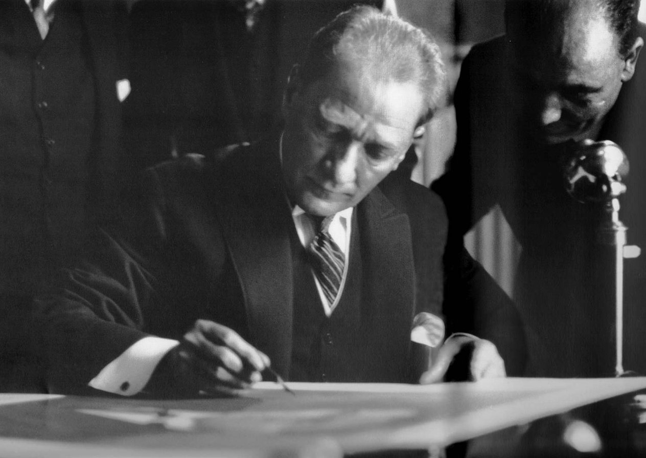 Mustafa Kemal Atatürk Portre VI Kanvas Tablo