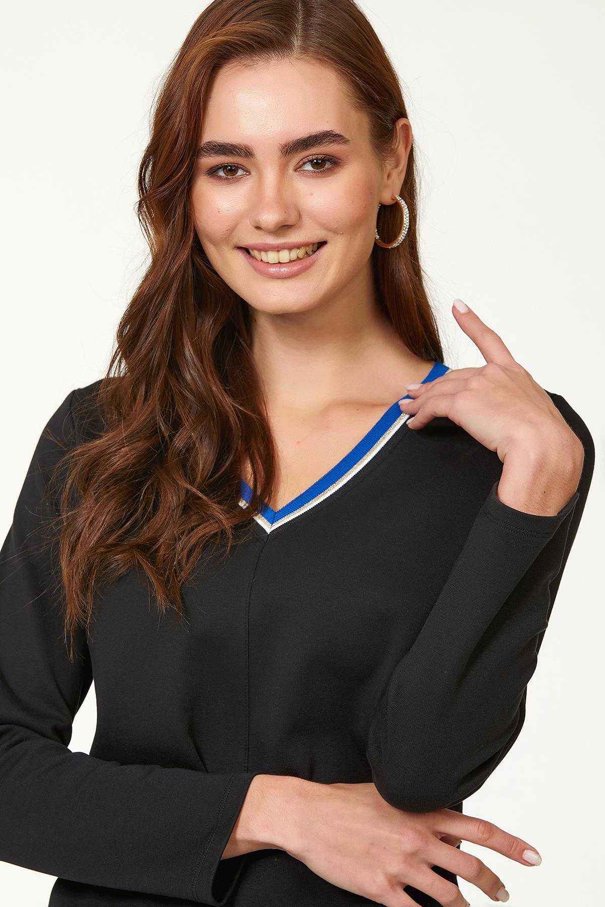 V Yaka Yakası Sim Bantlı Elbise 223-2505