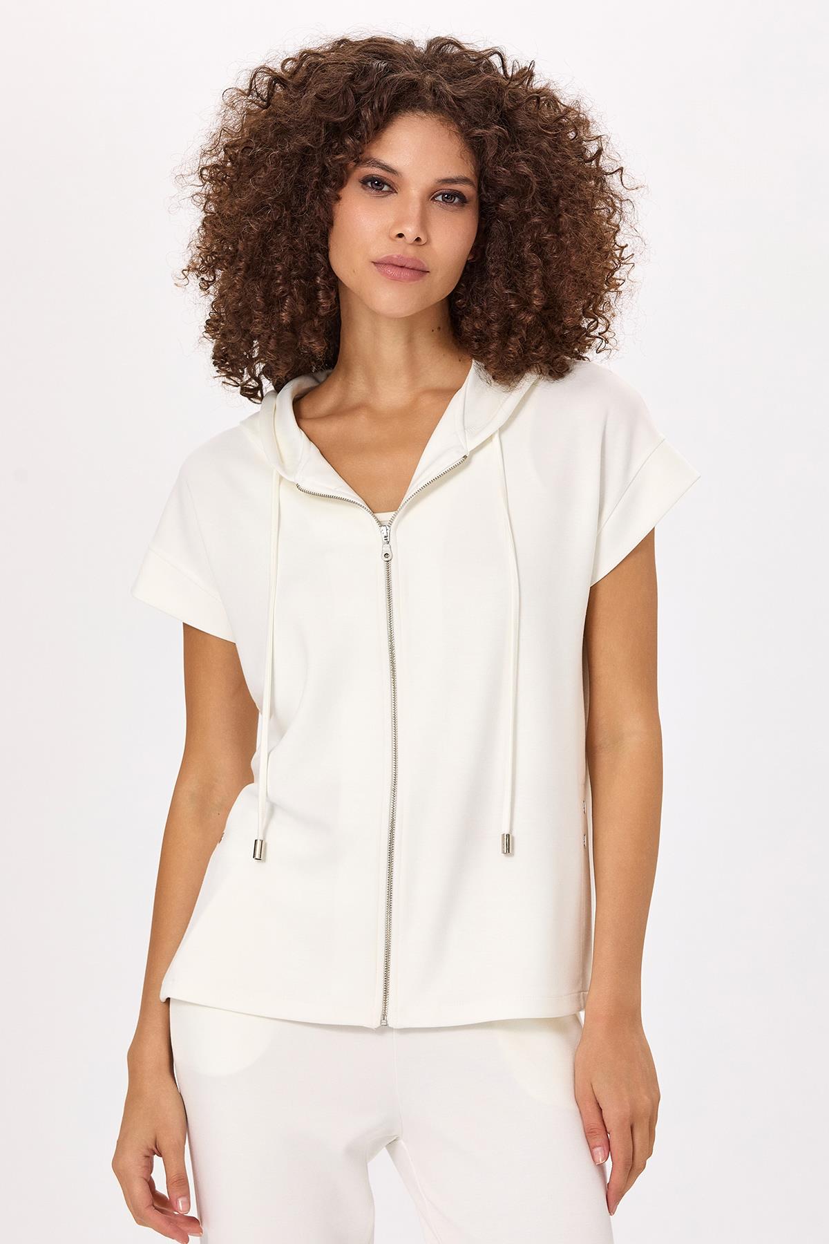Yanı Çıtçıt Detaylı Kapüşonlu S-Shirt 025-2100