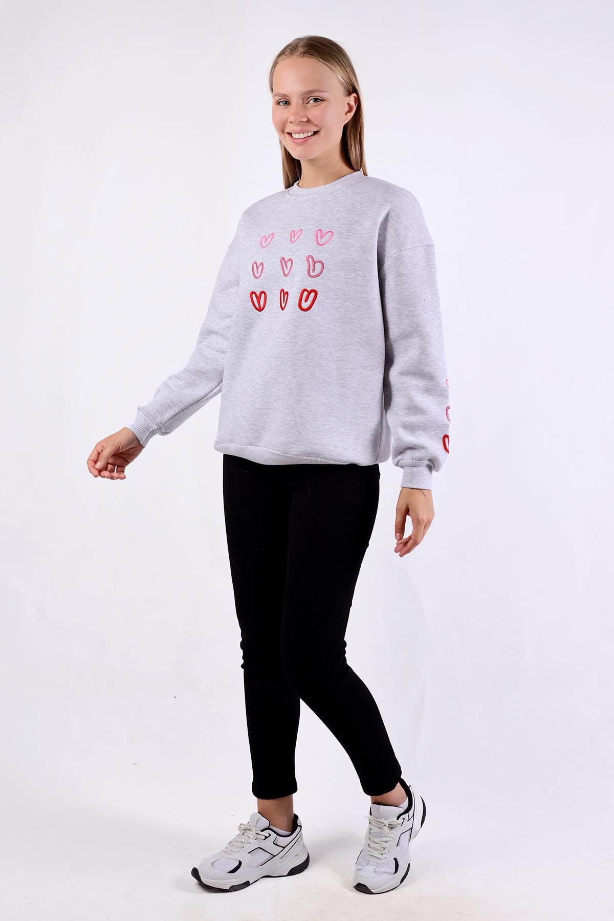 9175M Bisiklet Yaka Kalp Nakışlı Sweat Gri