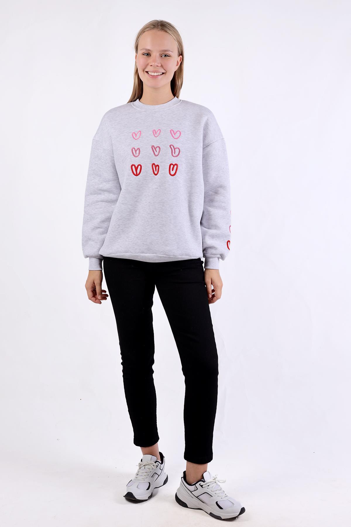 9175M Bisiklet Yaka Kalp Nakışlı Sweat Gri