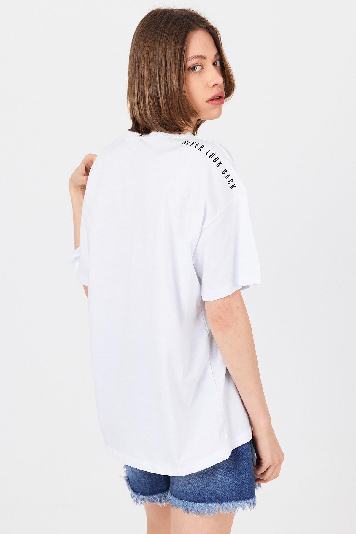 Beyaz Omuz Yazı Baskılı %100 Pamuk Oversize Tişört 2150-30M