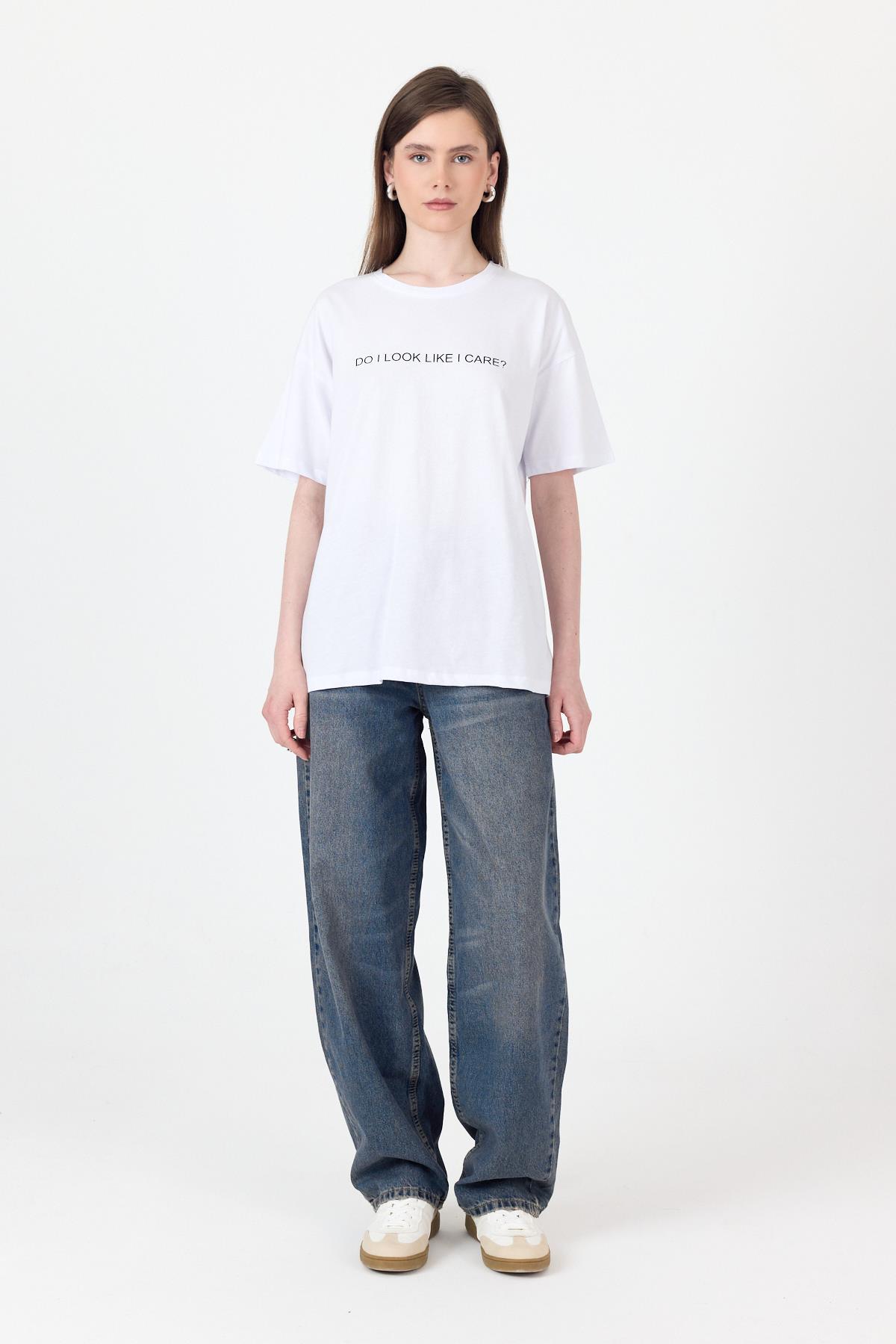 Beyaz Yazı Baskılı Oversize Pamuklu Tişört 2150-5M