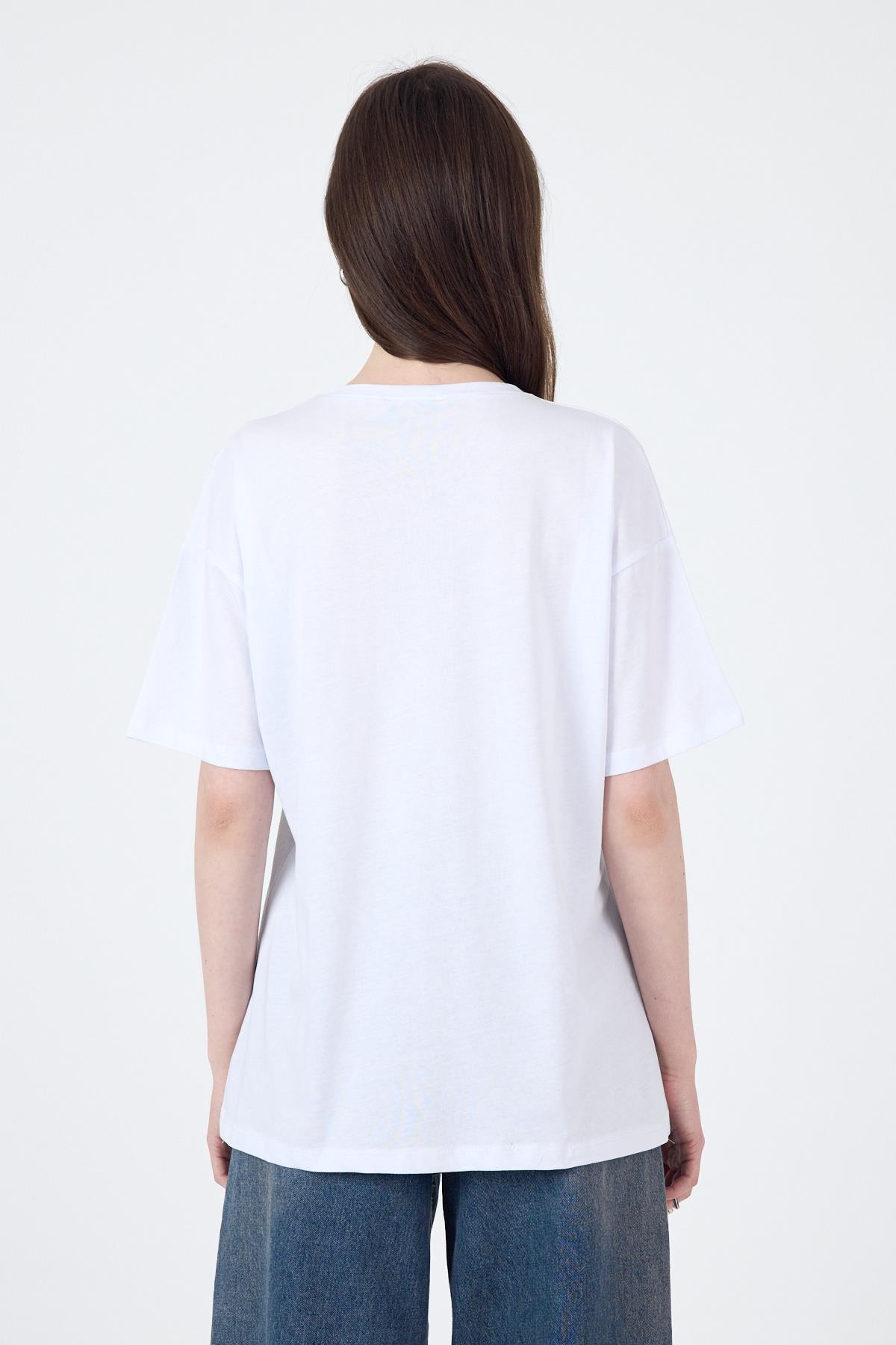 Beyaz Yazı Baskılı Oversize Pamuklu Tişört 2150-5M