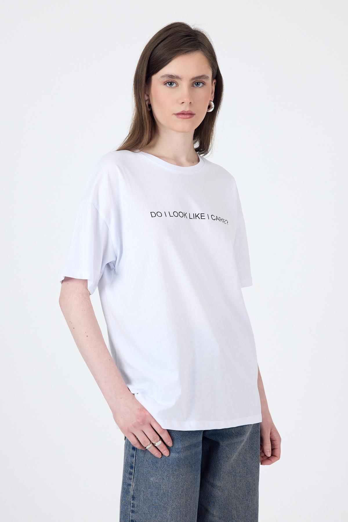 Beyaz Yazı Baskılı Oversize Pamuklu Tişört 2150-5M
