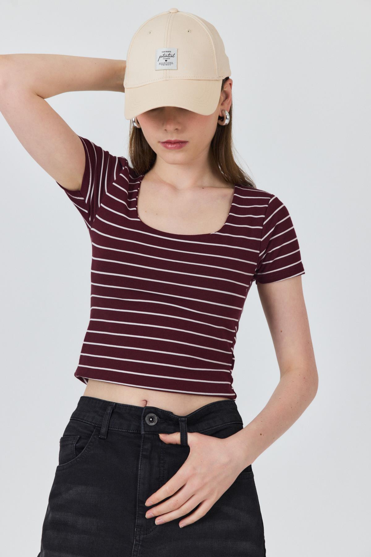 Bordo U Yaka Çizgili Tişört 4016