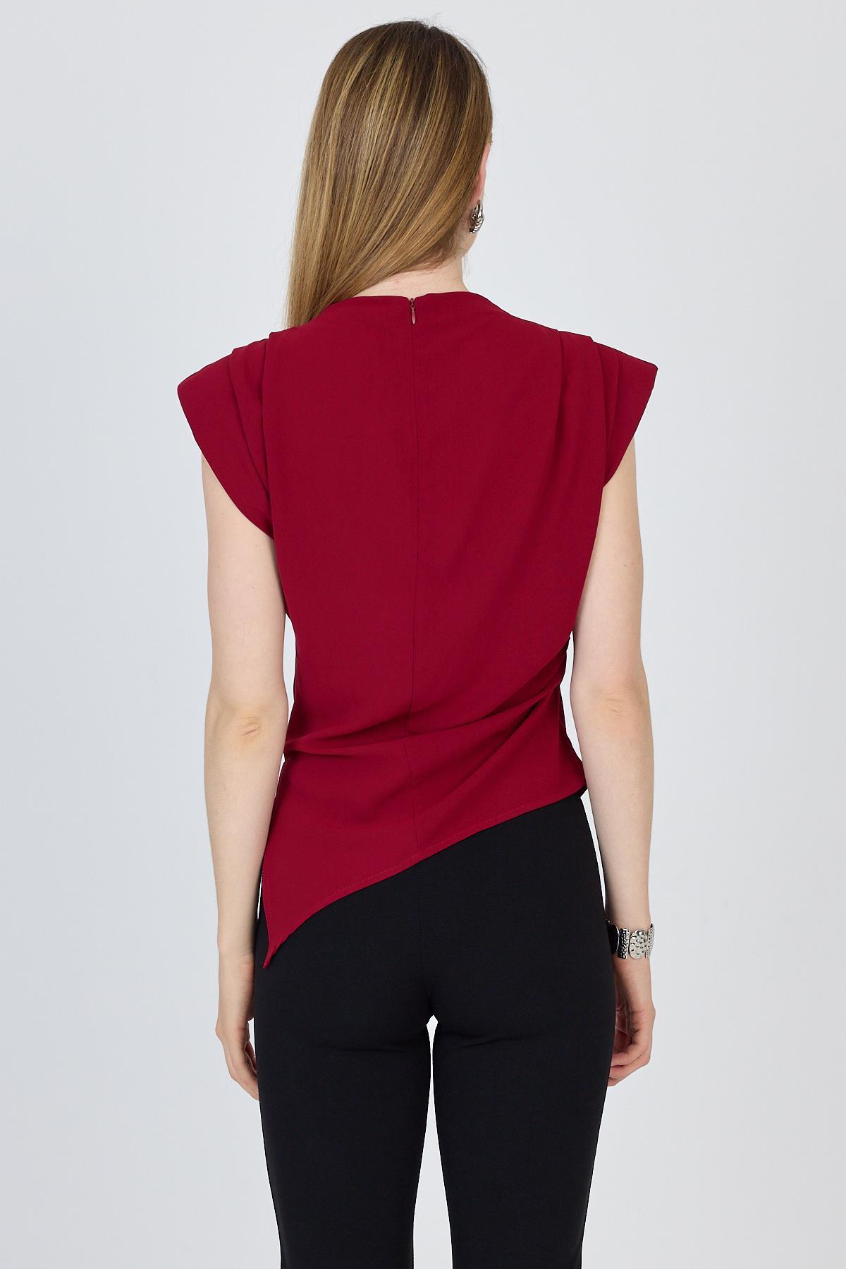 Bordo Vatkalı Asimetrik Kesim Kolsuz Bluz 242185