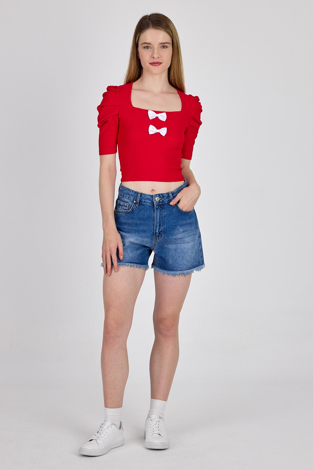 Kırmızı Kare Yaka Fiyonk Detaylı Crop Bluz 1349