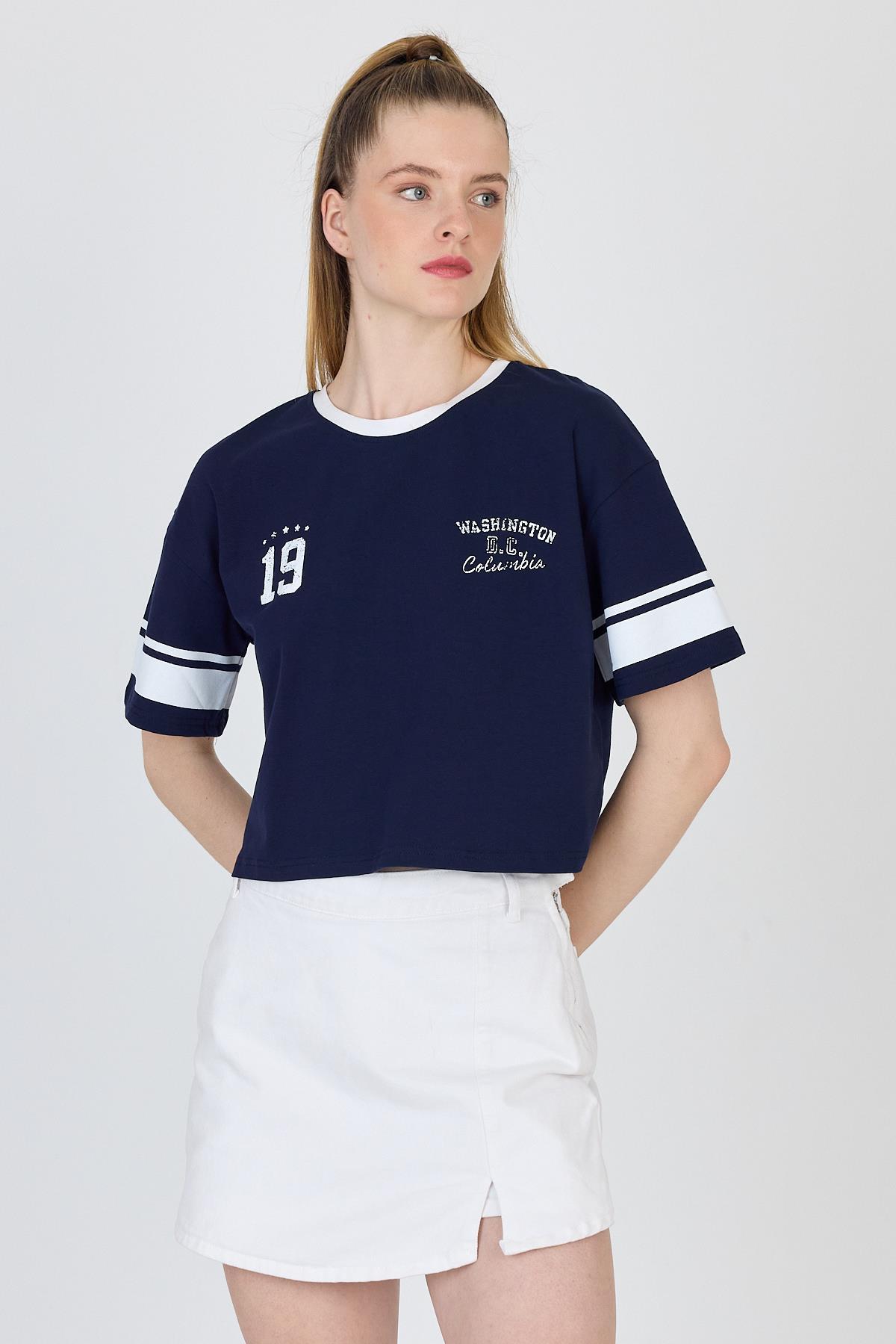 Lacivert Yazı Baskılı Crop Tişört 6584