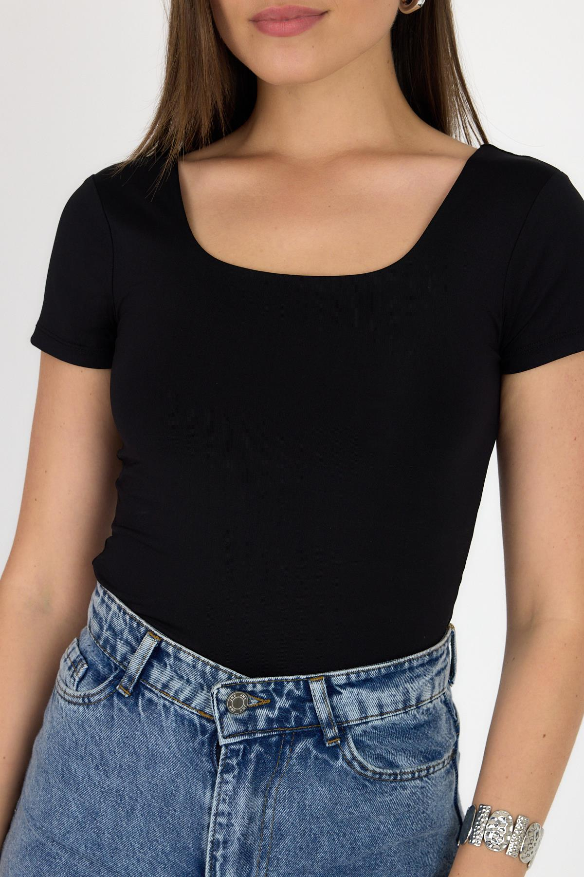 Siyah Kare Yaka Vücuda Oturan Çıtçıtlı Body 9197M