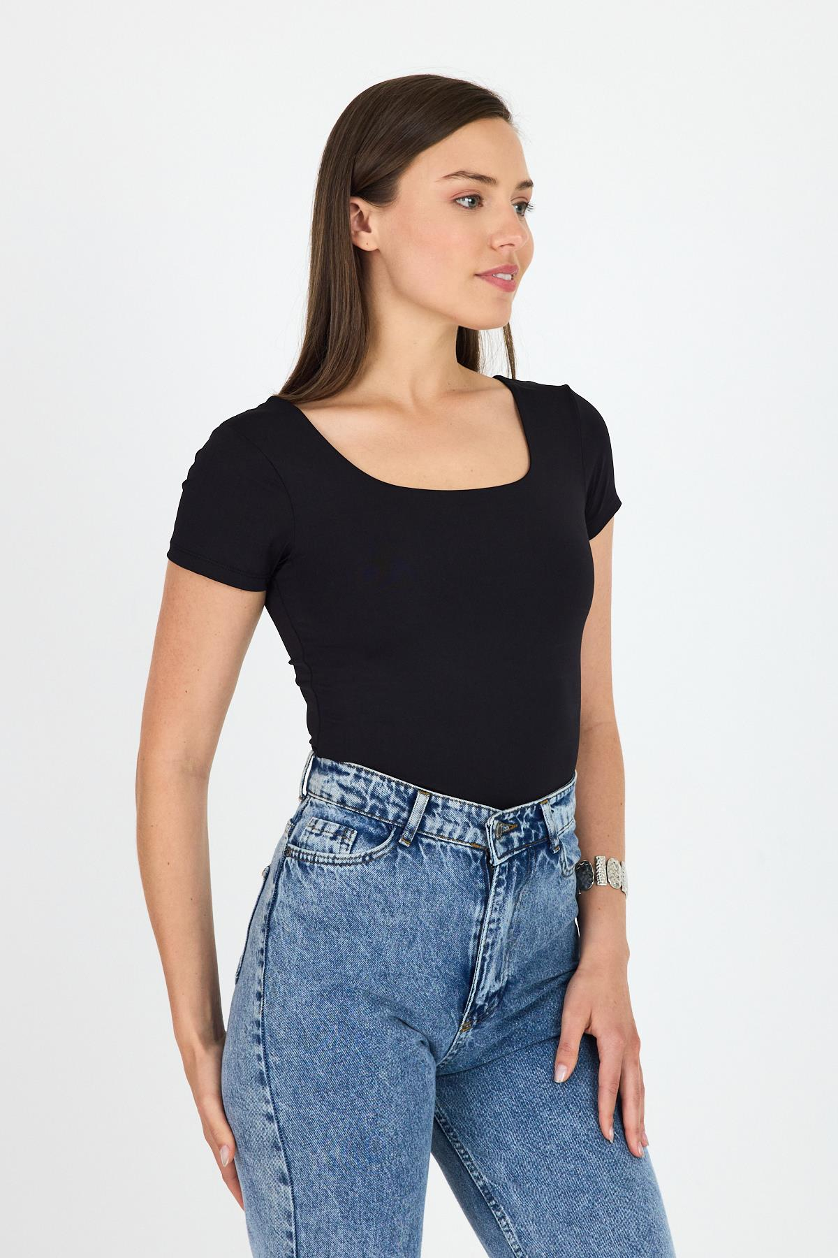 Siyah Kare Yaka Vücuda Oturan Çıtçıtlı Body 9197M