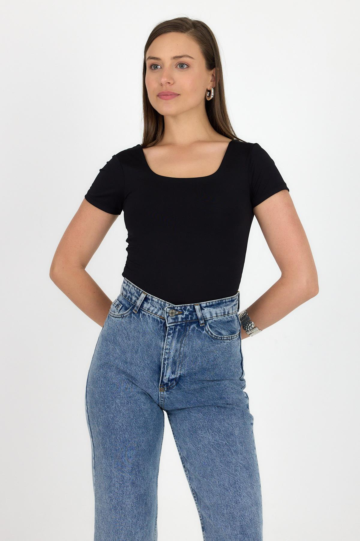 Siyah Kare Yaka Vücuda Oturan Çıtçıtlı Body 9197M