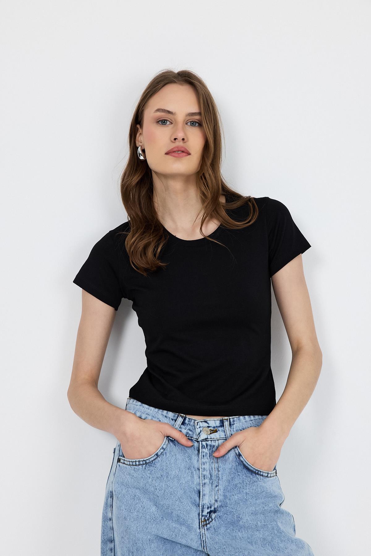Siyah Slim Fit Bisiklet Yaka Kısa Kollu Tişört 2214