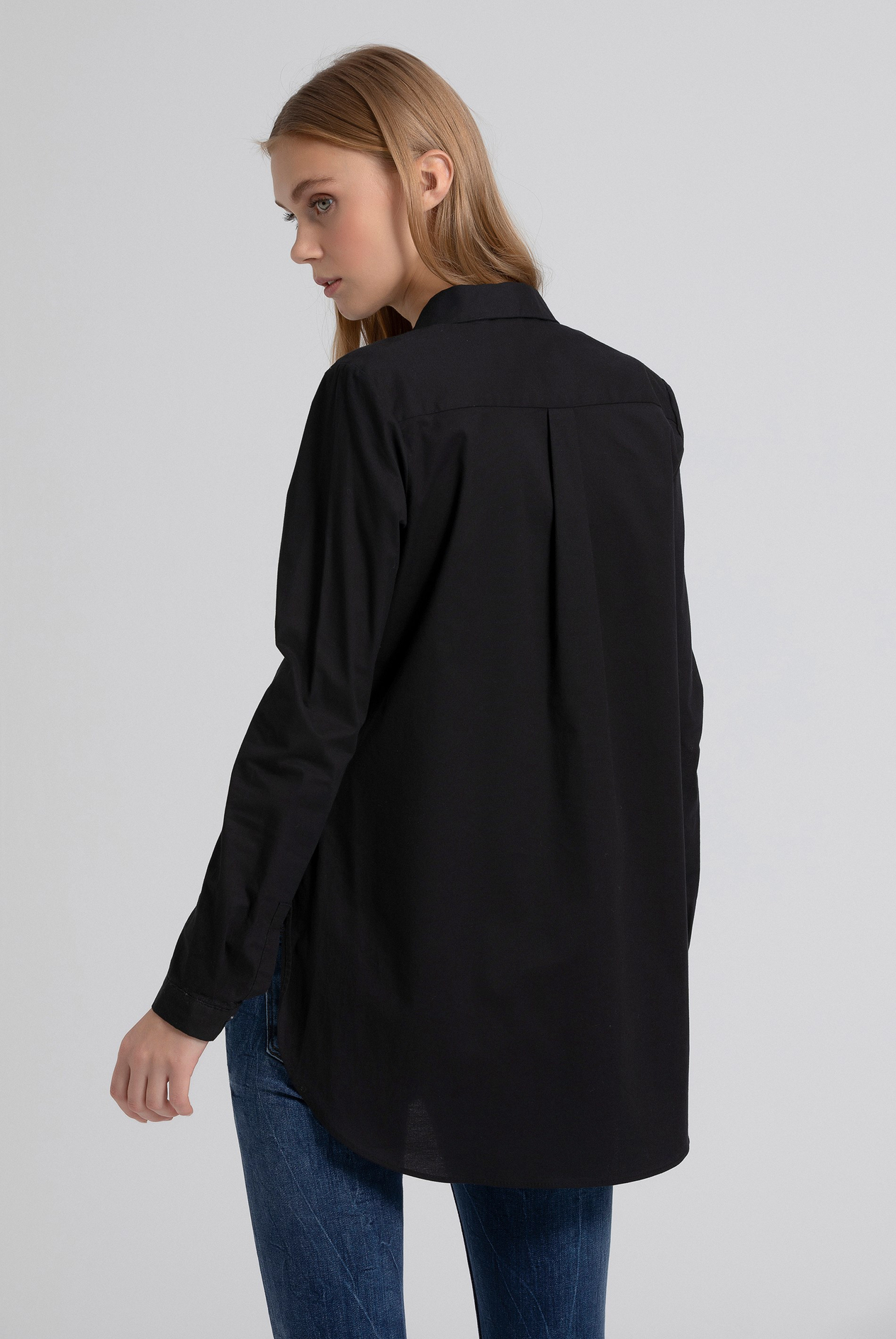  Pamuklu Yandan Yırtmaçlı Slim Fit Gömlek