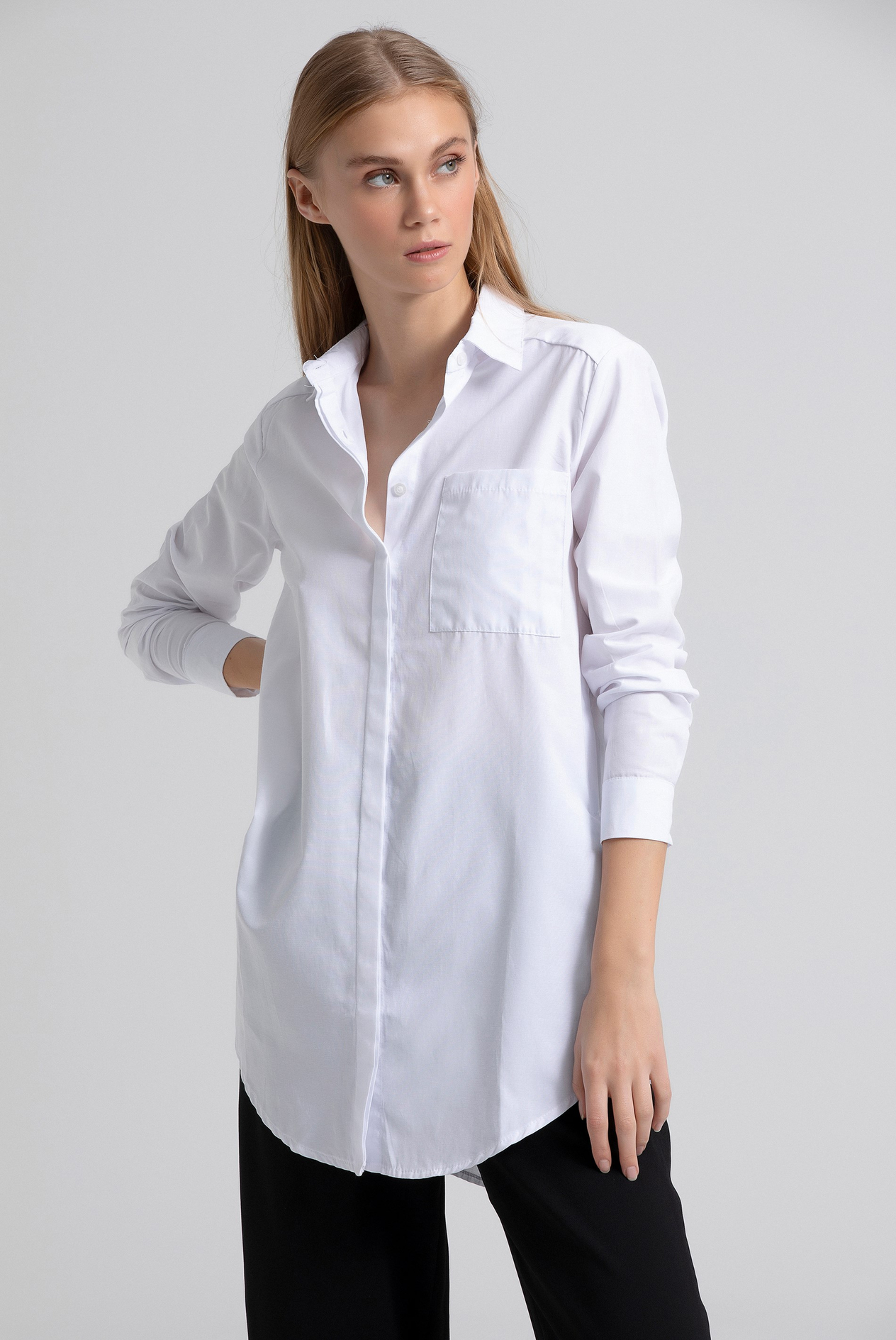 Pamuklu Yandan Yırtmaçlı Slim Fit Gömlek