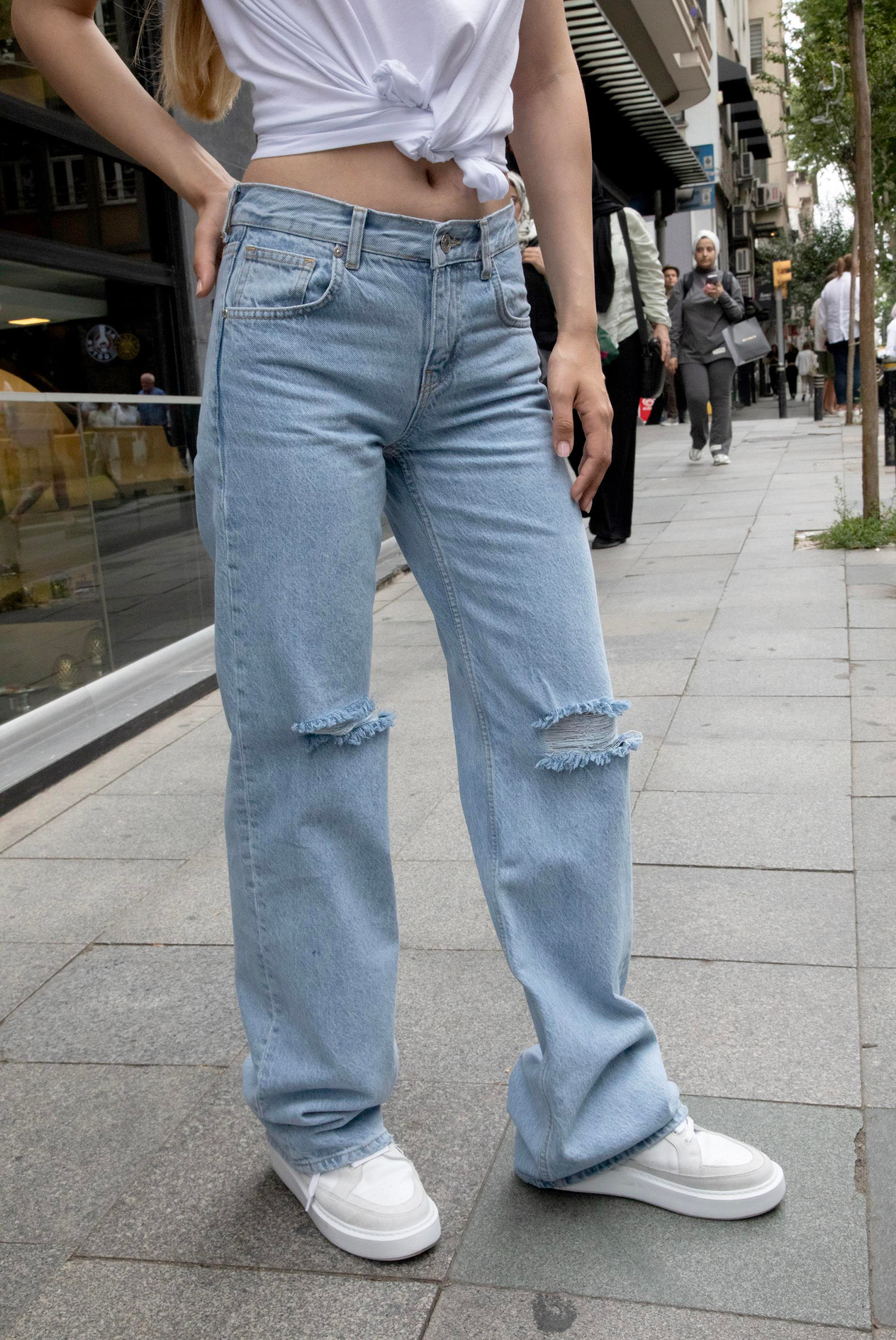 Kadın Dekoratif Yırtıklı Düz Kesim Jean