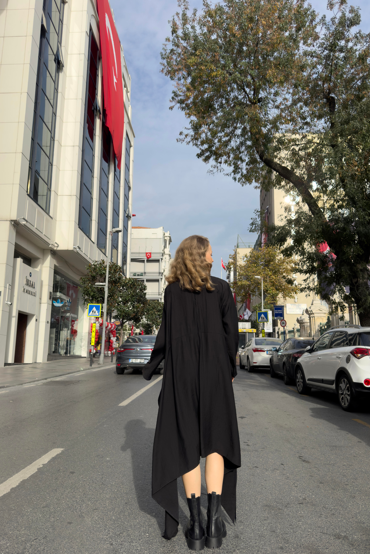 Kadın Tasarım Asimetrik Kesim Elbise