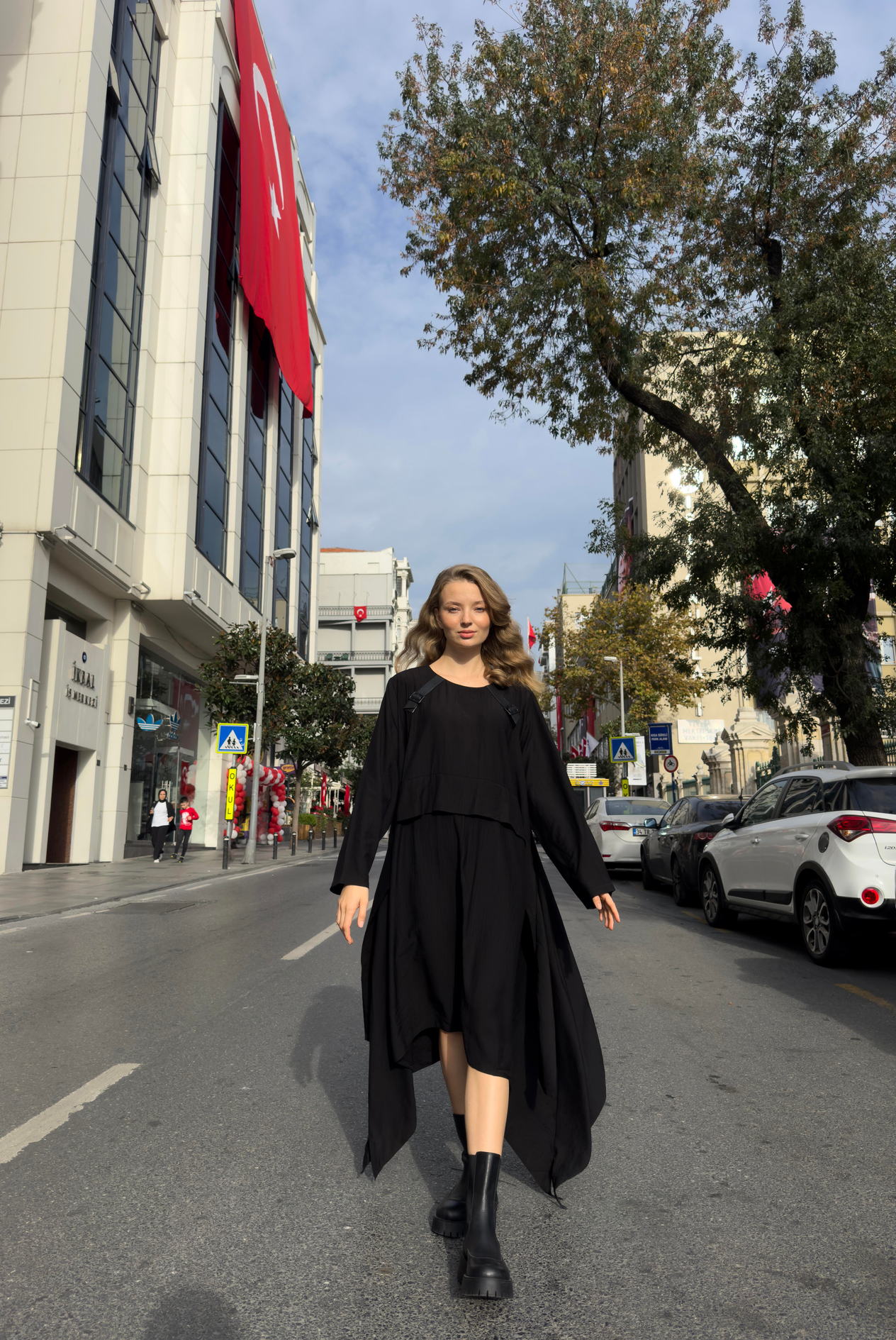 Kadın Tasarım Asimetrik Kesim Elbise