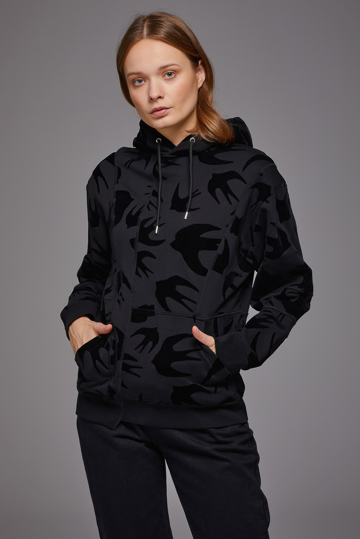 Kırlangıç Desenli Kapüşonlu  Sweatshirt 