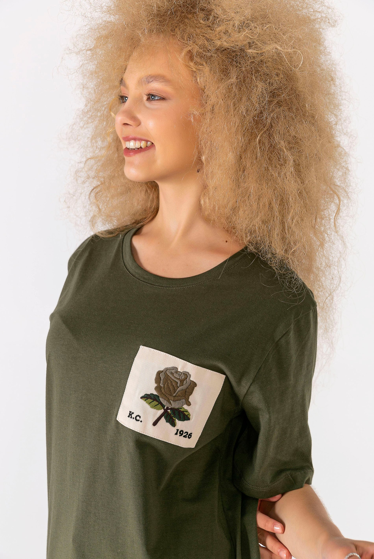 Melanj Gül Yamalı T-Shirt