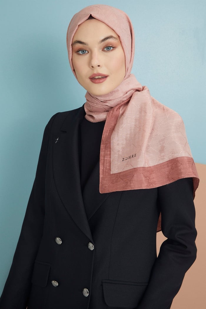 Monogram Desenli Gül Kurusu Koza Şal