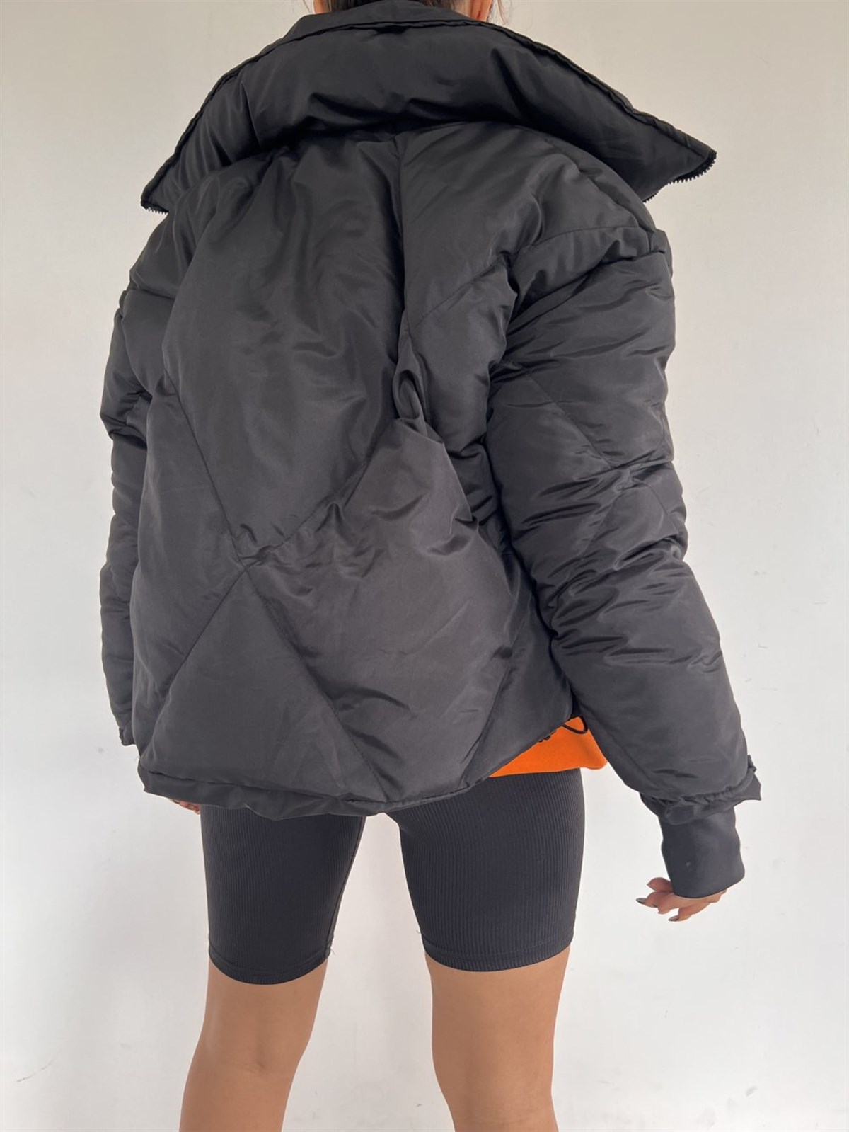 Yanları Büzmeli Şişme Crop Mont 1065 SİYAH