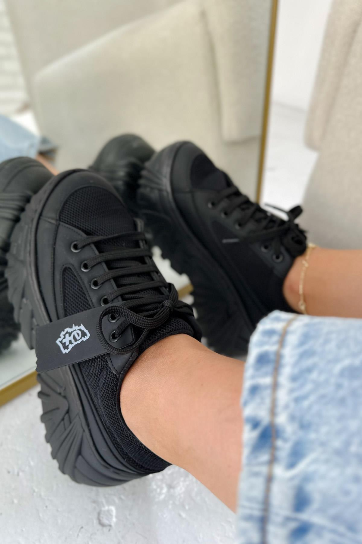 Peaky Siyah Deri Sneakers