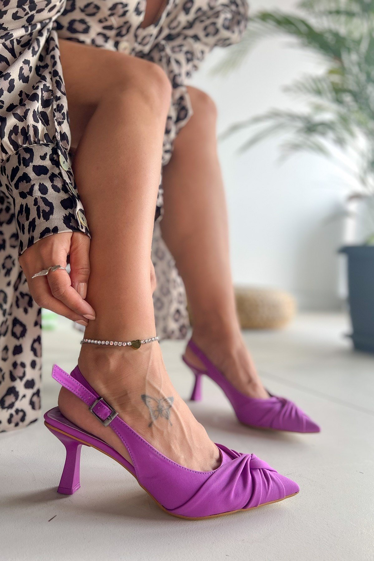 Taiwan Mor Mat Saten Açık Stiletto