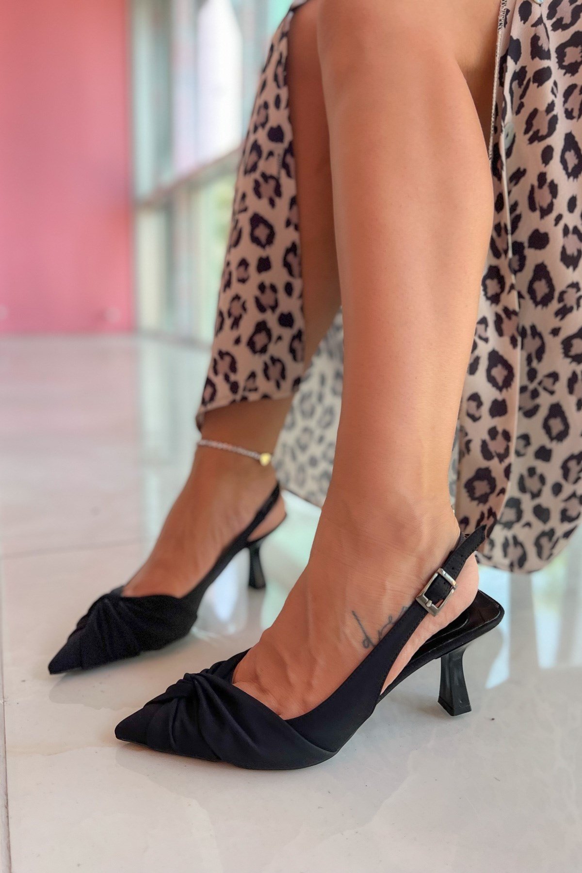 Taiwan Siyah Mat Saten Açık Stiletto