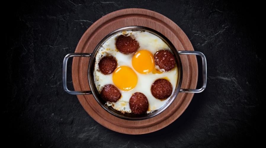 Sucuklu Yumurta Tarifi