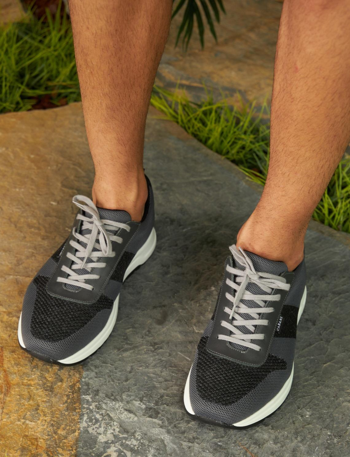 Men Dark Grey Mesh Panel Decor Lace Up Sneakers