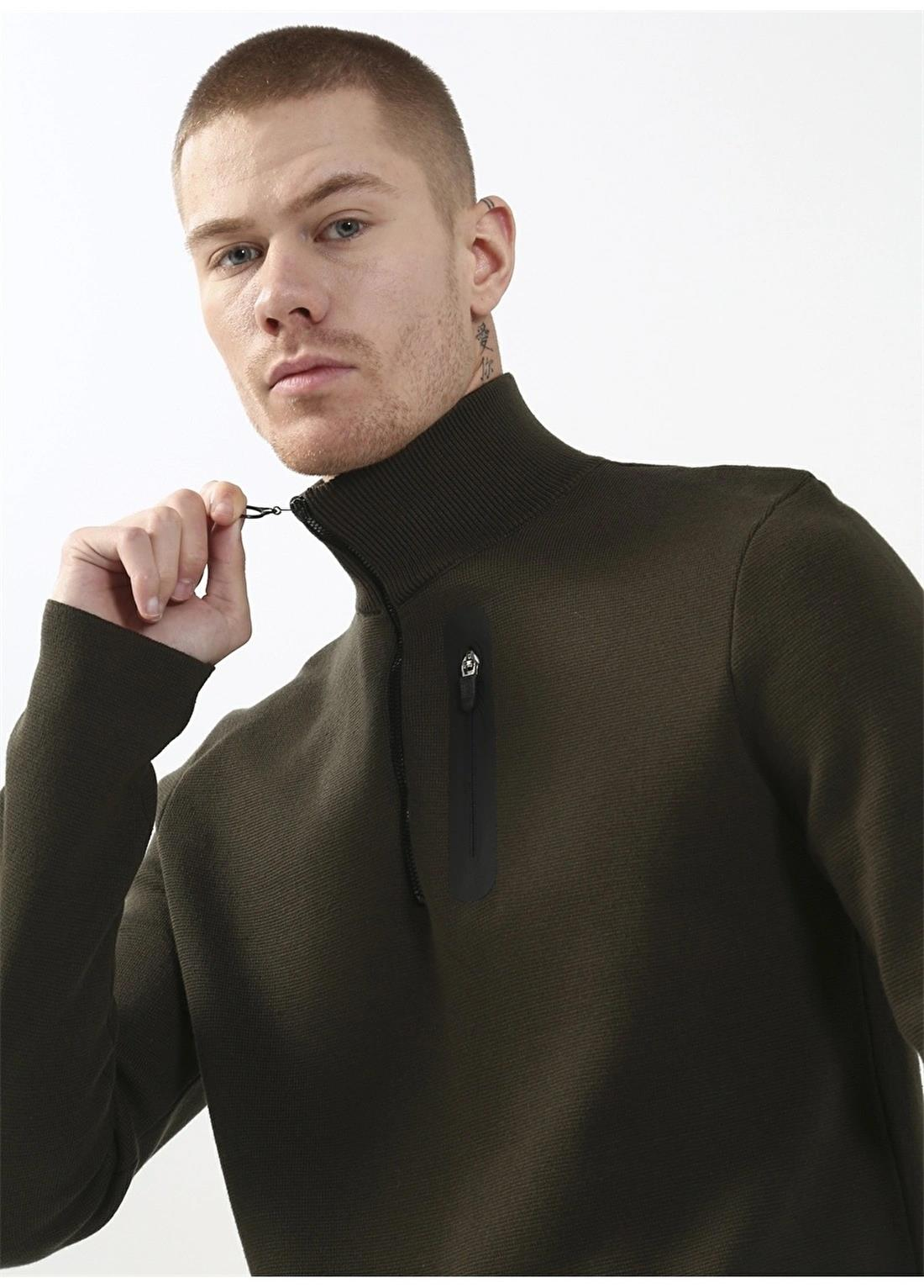 Dik Yaka Fermuar Detaylı Slim Fit Erkek Kazak