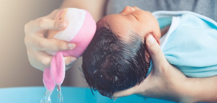 Bebekleri Banyo Yaptırırken Vücut Isısını Koruyun Bebekleri Banyo Yaptırırken Vücut Isısını Koruyun