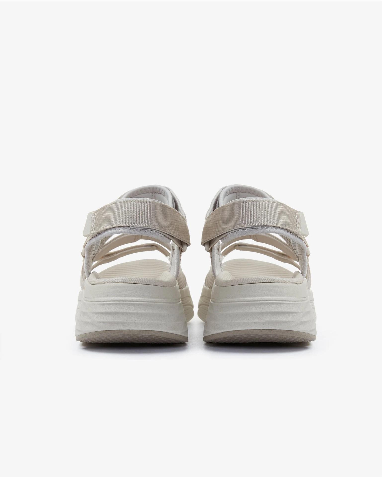 Skechers Max Cushioning  -  Lured Kadın  Sandalet